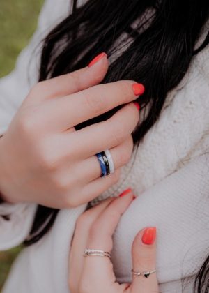 Dondella® Eesti toonides sini-must-valge keraamiline sõrmus naistele