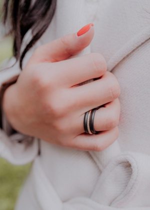 Dondella® peenike must matt keraamiline sõrmus naisele